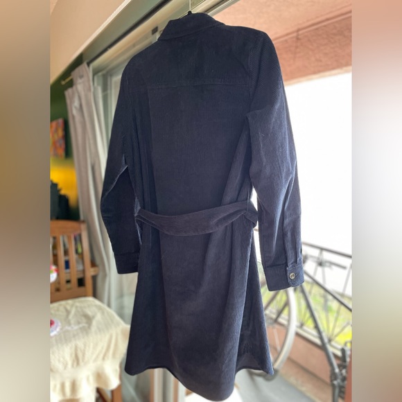 Dresse never worn. - Picture 5 of 6